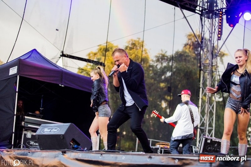 Zdjęcie w galerii na portalu naszraciborz.pl: Disco-Polo na finał XXV Memoriału. Doxxx oraz Piękni i Młodzi porwali raciborską publiczność wiadomości z regionu