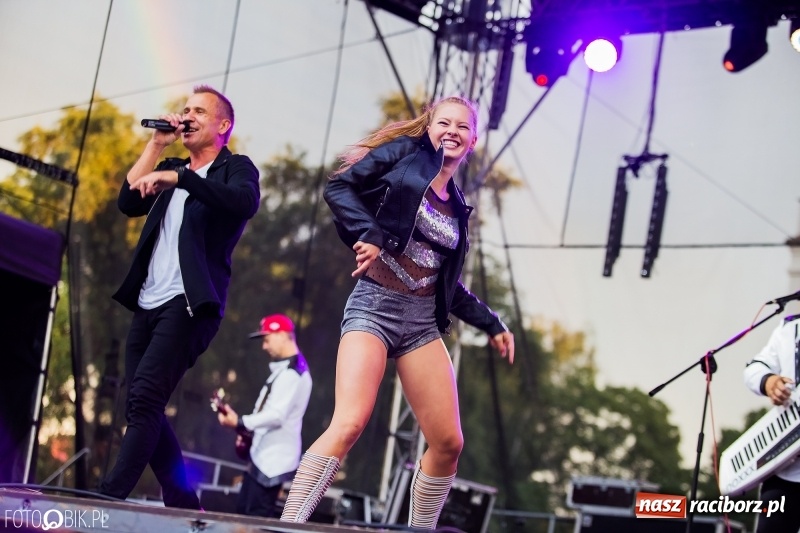 Zdjęcie w galerii na portalu naszraciborz.pl: Disco-Polo na finał XXV Memoriału. Doxxx oraz Piękni i Młodzi porwali raciborską publiczność wiadomości z regionu