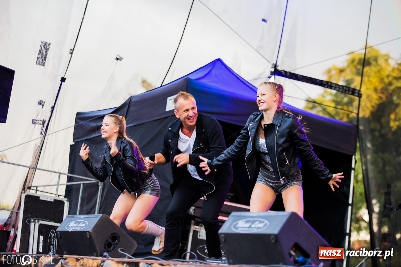 Zdjęcie w galerii na portalu naszraciborz.pl: Disco-Polo na finał XXV Memoriału. Doxxx oraz Piękni i Młodzi porwali raciborską publiczność wiadomości z regionu