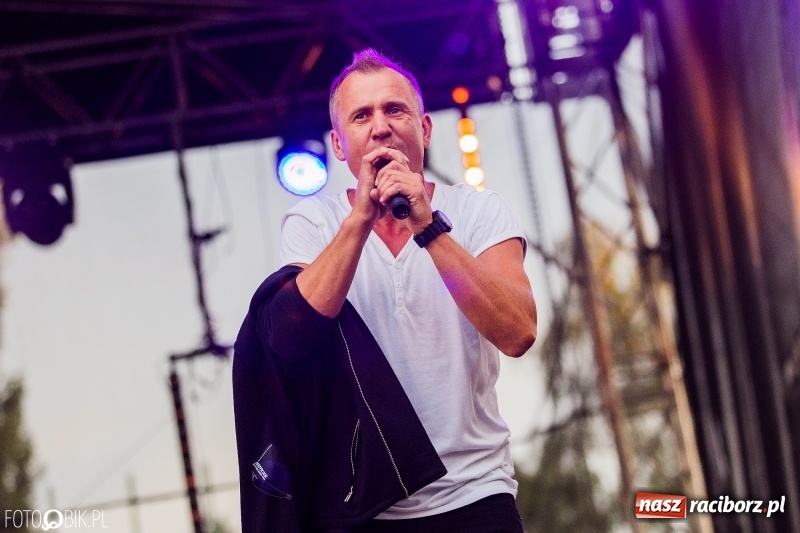 Zdjęcie w galerii na portalu naszraciborz.pl: Disco-Polo na finał XXV Memoriału. Doxxx oraz Piękni i Młodzi porwali raciborską publiczność wiadomości z regionu
