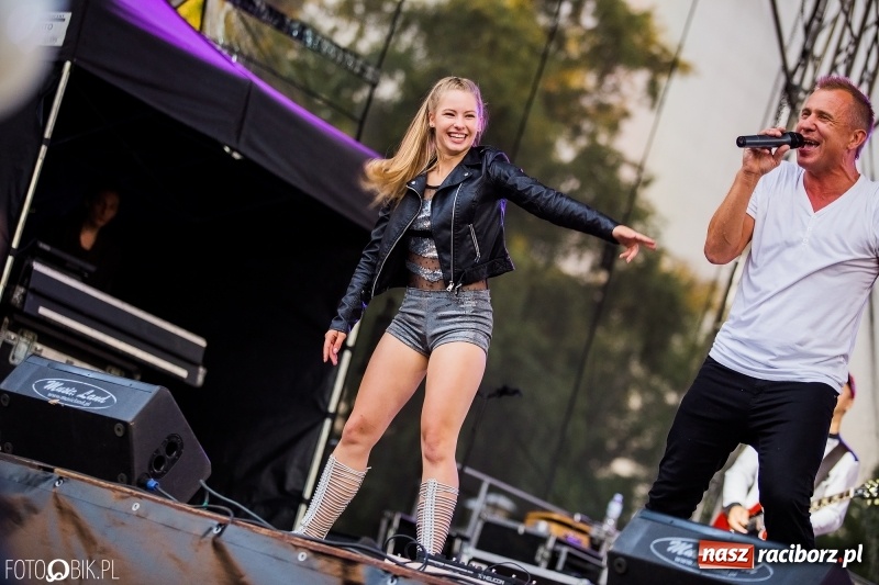 Zdjęcie w galerii na portalu naszraciborz.pl: Disco-Polo na finał XXV Memoriału. Doxxx oraz Piękni i Młodzi porwali raciborską publiczność wiadomości z regionu