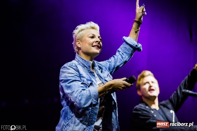 Zdjęcie w galerii na portalu naszraciborz.pl: Disco-Polo na finał XXV Memoriału. Doxxx oraz Piękni i Młodzi porwali raciborską publiczność wiadomości z regionu