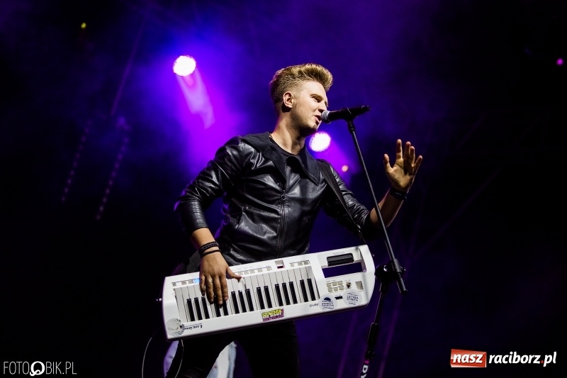 Zdjęcie w galerii na portalu naszraciborz.pl: Disco-Polo na finał XXV Memoriału. Doxxx oraz Piękni i Młodzi porwali raciborską publiczność wiadomości z regionu