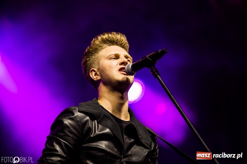 Zdjęcie w galerii na portalu naszraciborz.pl: Disco-Polo na finał XXV Memoriału. Doxxx oraz Piękni i Młodzi porwali raciborską publiczność wiadomości z regionu