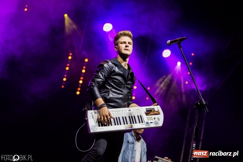 Zdjęcie w galerii na portalu naszraciborz.pl: Disco-Polo na finał XXV Memoriału. Doxxx oraz Piękni i Młodzi porwali raciborską publiczność wiadomości z regionu