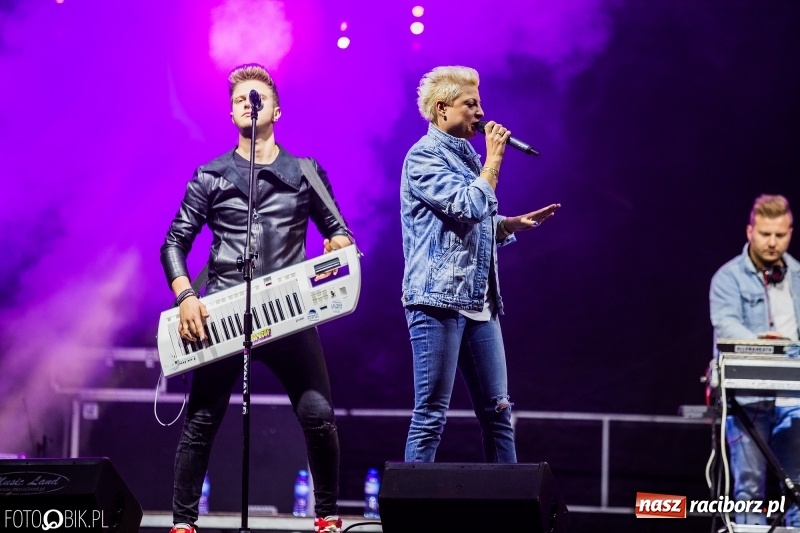 Zdjęcie w galerii na portalu naszraciborz.pl: Disco-Polo na finał XXV Memoriału. Doxxx oraz Piękni i Młodzi porwali raciborską publiczność wiadomości z regionu