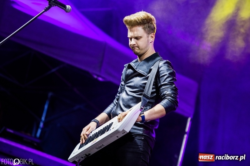 Zdjęcie w galerii na portalu naszraciborz.pl: Disco-Polo na finał XXV Memoriału. Doxxx oraz Piękni i Młodzi porwali raciborską publiczność wiadomości z regionu