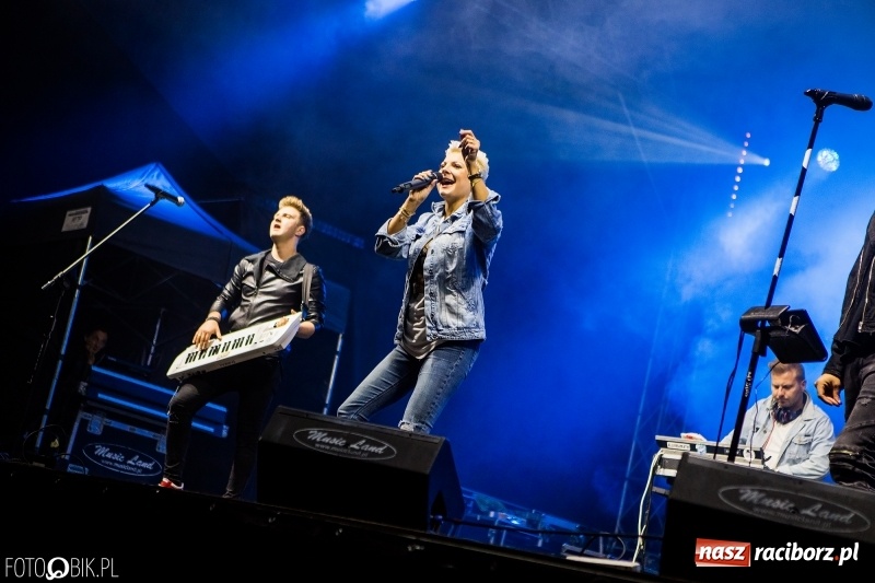 Zdjęcie w galerii na portalu naszraciborz.pl: Disco-Polo na finał XXV Memoriału. Doxxx oraz Piękni i Młodzi porwali raciborską publiczność wiadomości z regionu