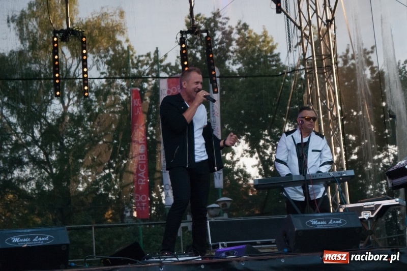 Zdjęcie w galerii na portalu naszraciborz.pl: Disco-Polo na finał XXV Memoriału. Doxxx oraz Piękni i Młodzi porwali raciborską publiczność wiadomości z regionu