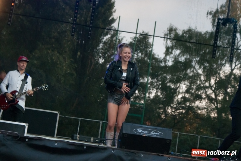 Zdjęcie w galerii na portalu naszraciborz.pl: Disco-Polo na finał XXV Memoriału. Doxxx oraz Piękni i Młodzi porwali raciborską publiczność wiadomości z regionu