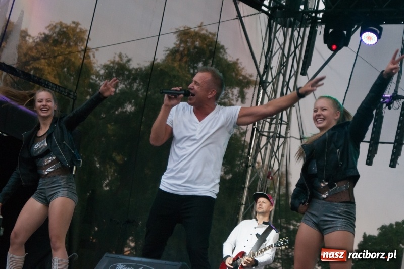 Zdjęcie w galerii na portalu naszraciborz.pl: Disco-Polo na finał XXV Memoriału. Doxxx oraz Piękni i Młodzi porwali raciborską publiczność wiadomości z regionu