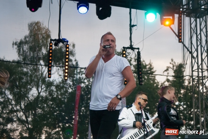 Zdjęcie w galerii na portalu naszraciborz.pl: Disco-Polo na finał XXV Memoriału. Doxxx oraz Piękni i Młodzi porwali raciborską publiczność wiadomości z regionu