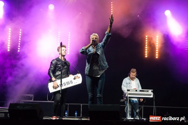 Zdjęcie w galerii na portalu naszraciborz.pl: Disco-Polo na finał XXV Memoriału. Doxxx oraz Piękni i Młodzi porwali raciborską publiczność wiadomości z regionu