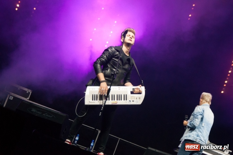 Zdjęcie w galerii na portalu naszraciborz.pl: Disco-Polo na finał XXV Memoriału. Doxxx oraz Piękni i Młodzi porwali raciborską publiczność wiadomości z regionu