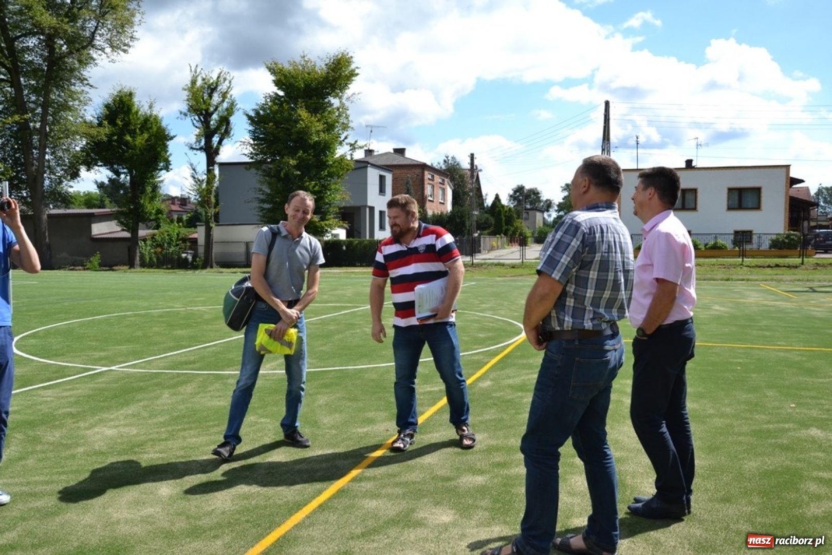 Zdjęcie w galerii na portalu naszraciborz.pl: Szkoła w Rudach z nowym boiskiem wielofunkcyjnym wiadomości z regionu