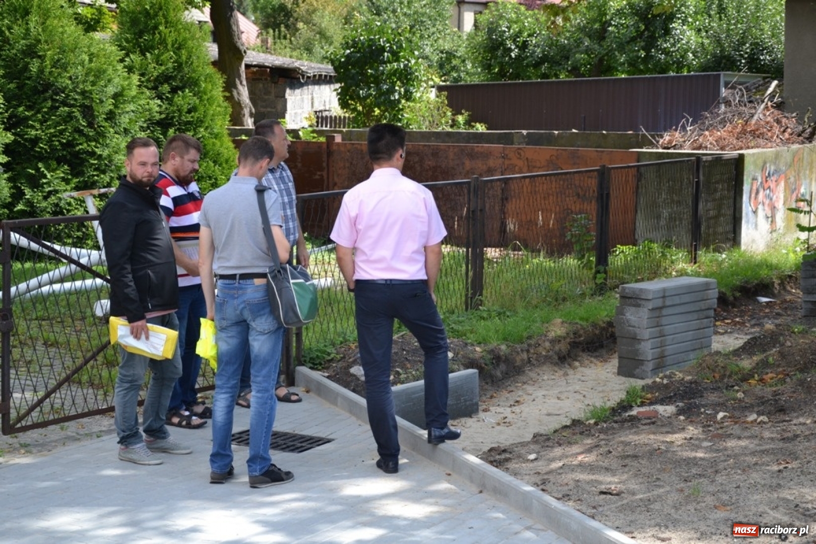 Zdjęcie w galerii na portalu naszraciborz.pl: Szkoła w Rudach z nowym boiskiem wielofunkcyjnym wiadomości z regionu