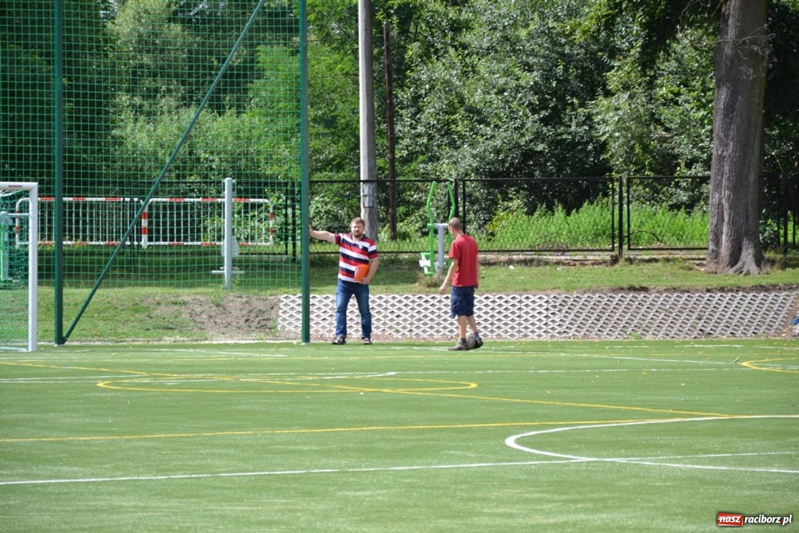 Zdjęcie w galerii na portalu naszraciborz.pl: Szkoła w Rudach z nowym boiskiem wielofunkcyjnym wiadomości z regionu