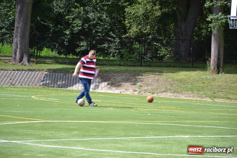 Zdjęcie w galerii na portalu naszraciborz.pl: Szkoła w Rudach z nowym boiskiem wielofunkcyjnym wiadomości z regionu