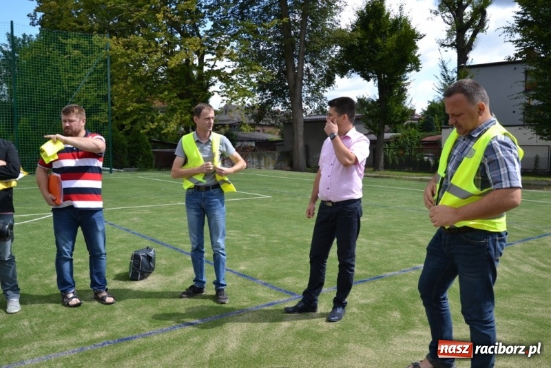 Zdjęcie w galerii na portalu naszraciborz.pl: Szkoła w Rudach z nowym boiskiem wielofunkcyjnym wiadomości z regionu