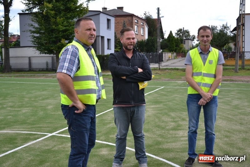 Zdjęcie w galerii na portalu naszraciborz.pl: Szkoła w Rudach z nowym boiskiem wielofunkcyjnym wiadomości z regionu
