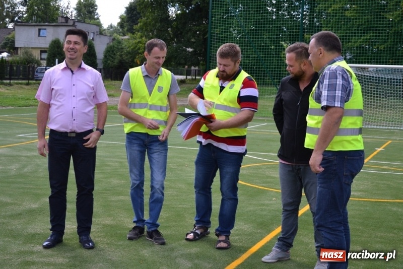 Zdjęcie w galerii na portalu naszraciborz.pl: Szkoła w Rudach z nowym boiskiem wielofunkcyjnym wiadomości z regionu