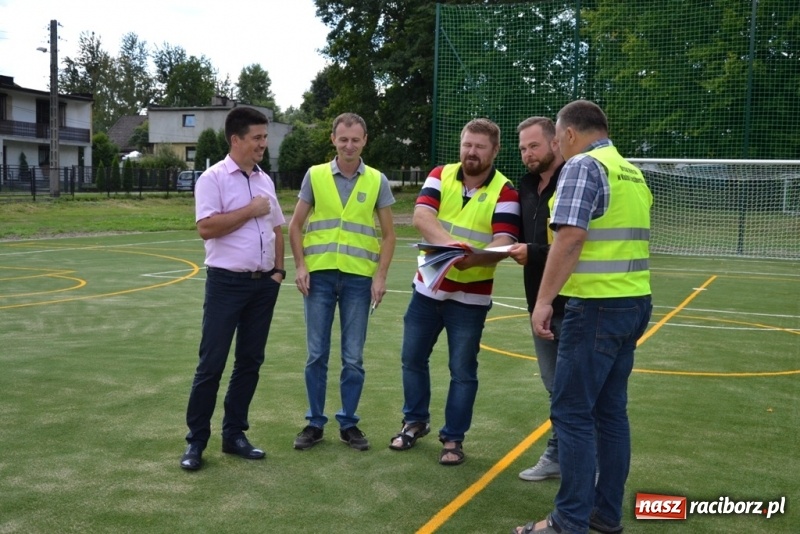 Zdjęcie w galerii na portalu naszraciborz.pl: Szkoła w Rudach z nowym boiskiem wielofunkcyjnym wiadomości z regionu