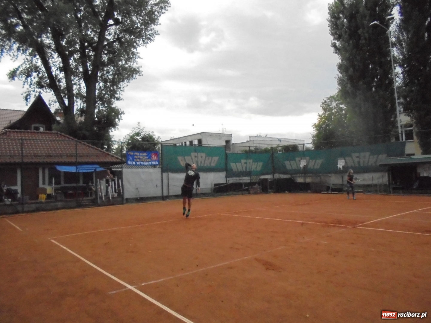 Zdjęcie w galerii na portalu naszraciborz.pl: Wojciech Rybiński z Pucharem Solidarności wiadomości z regionu
