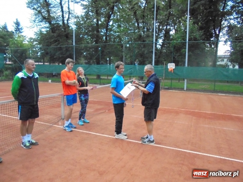 Zdjęcie w galerii na portalu naszraciborz.pl: Wojciech Rybiński z Pucharem Solidarności wiadomości z regionu