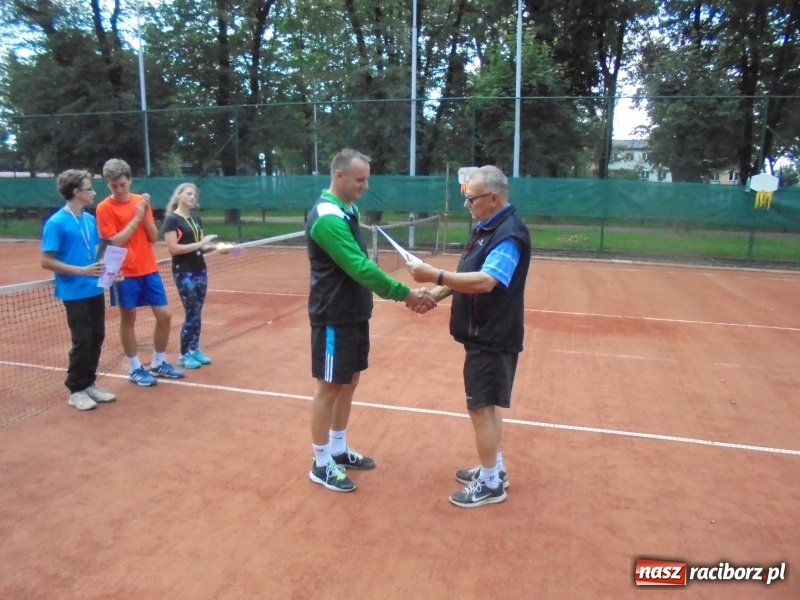 Zdjęcie w galerii na portalu naszraciborz.pl: Wojciech Rybiński z Pucharem Solidarności wiadomości z regionu
