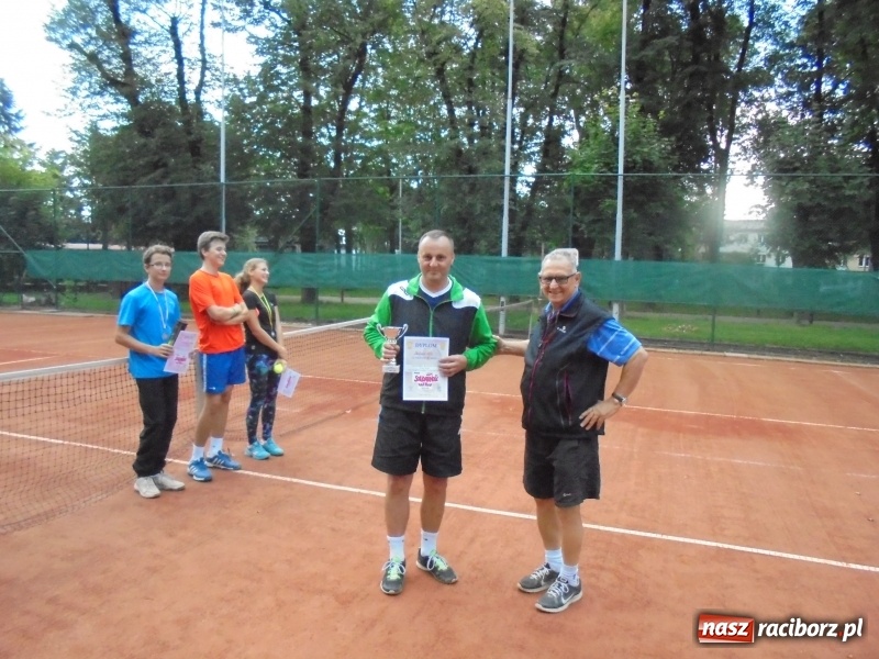 Zdjęcie w galerii na portalu naszraciborz.pl: Wojciech Rybiński z Pucharem Solidarności wiadomości z regionu