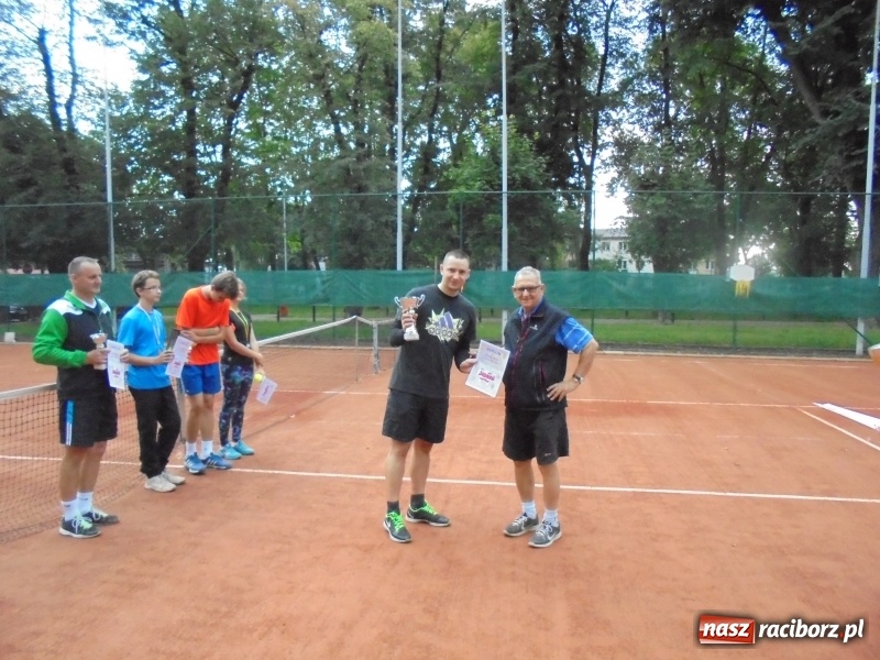 Zdjęcie w galerii na portalu naszraciborz.pl: Wojciech Rybiński z Pucharem Solidarności wiadomości z regionu