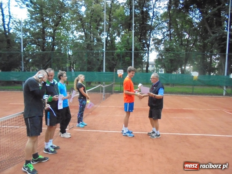 Zdjęcie w galerii na portalu naszraciborz.pl: Wojciech Rybiński z Pucharem Solidarności wiadomości z regionu