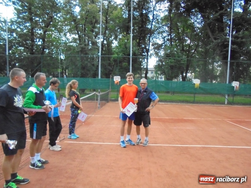 Zdjęcie w galerii na portalu naszraciborz.pl: Wojciech Rybiński z Pucharem Solidarności wiadomości z regionu