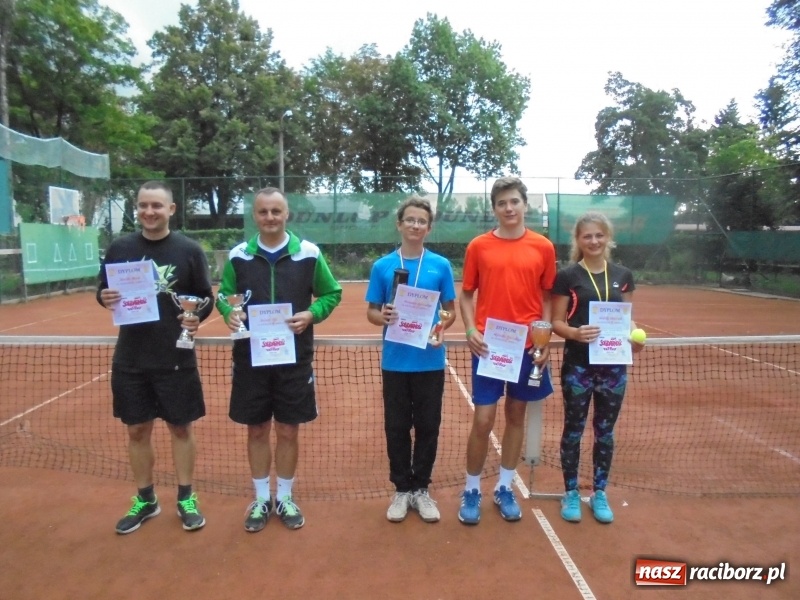 Zdjęcie w galerii na portalu naszraciborz.pl: Wojciech Rybiński z Pucharem Solidarności wiadomości z regionu