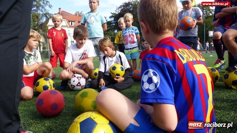 Zdjęcie w galerii na portalu naszraciborz.pl: Piłka w grze! W raciborskiej bibliotece ruszyła Akademia Piłkarska wiadomości z regionu