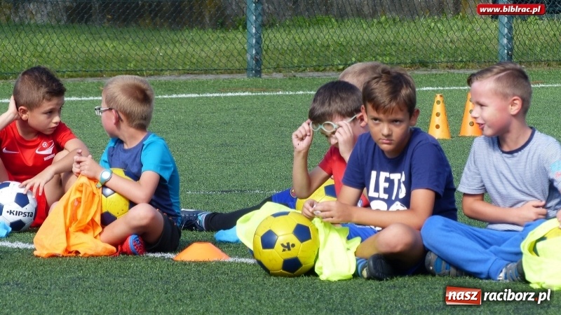 Zdjęcie w galerii na portalu naszraciborz.pl: Piłka w grze! W raciborskiej bibliotece ruszyła Akademia Piłkarska wiadomości z regionu