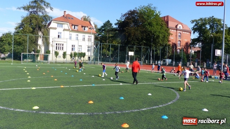 Zdjęcie w galerii na portalu naszraciborz.pl: Piłka w grze! W raciborskiej bibliotece ruszyła Akademia Piłkarska wiadomości z regionu