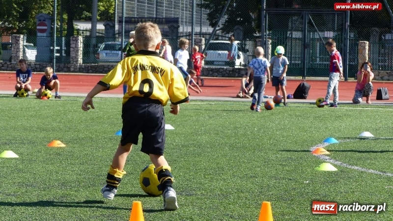 Zdjęcie w galerii na portalu naszraciborz.pl: Piłka w grze! W raciborskiej bibliotece ruszyła Akademia Piłkarska wiadomości z regionu