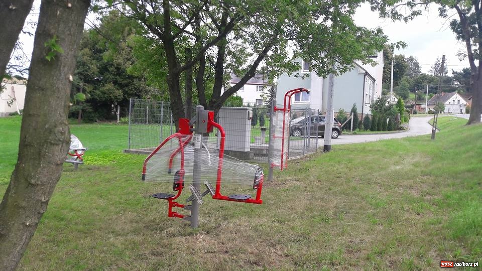 Zdjęcie w galerii na portalu naszraciborz.pl: Gmina Krzanowice wzbogaciła się o kolejną siłownię pod chmurką wiadomości z regionu