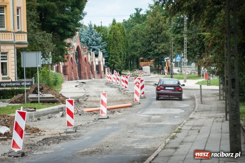 Zdjęcie w galerii na portalu naszraciborz.pl: Kiedy zakończy się przebudowa ulic Armii Krajowej - Rudzkiej? wiadomości z regionu
