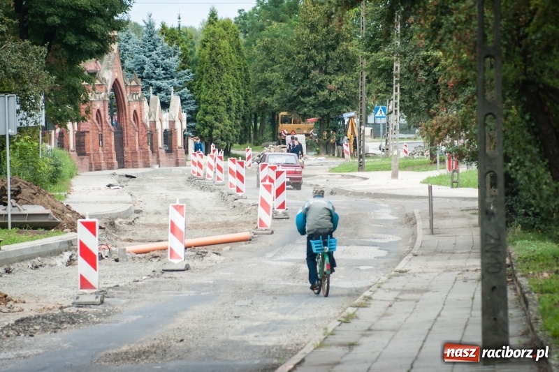 Zdjęcie w galerii na portalu naszraciborz.pl: Kiedy zakończy się przebudowa ulic Armii Krajowej - Rudzkiej? wiadomości z regionu