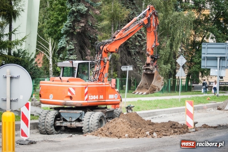 Zdjęcie w galerii na portalu naszraciborz.pl: Kiedy zakończy się przebudowa ulic Armii Krajowej - Rudzkiej? wiadomości z regionu