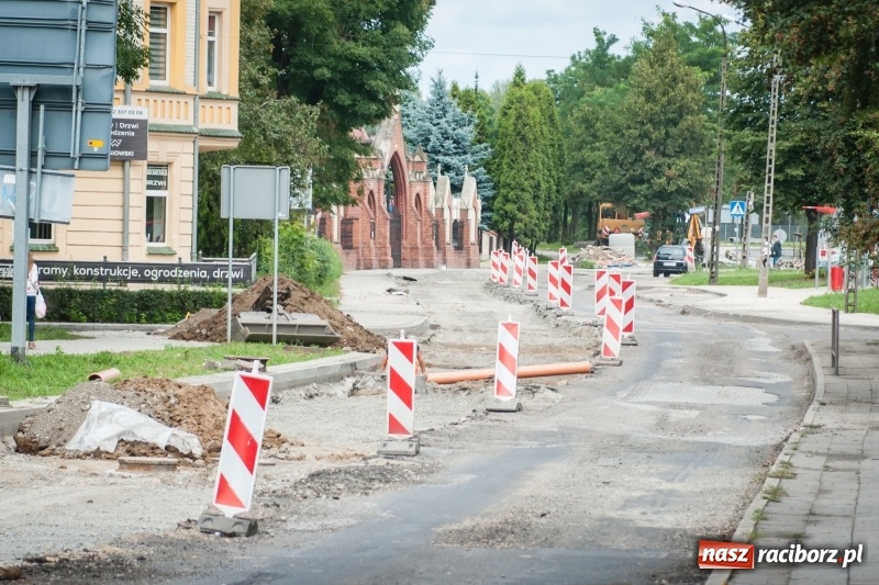 Zdjęcie w galerii na portalu naszraciborz.pl: Kiedy zakończy się przebudowa ulic Armii Krajowej - Rudzkiej? wiadomości z regionu