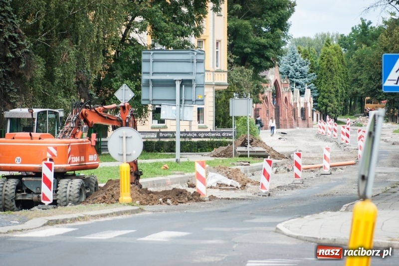 Zdjęcie w galerii na portalu naszraciborz.pl: Kiedy zakończy się przebudowa ulic Armii Krajowej - Rudzkiej? wiadomości z regionu