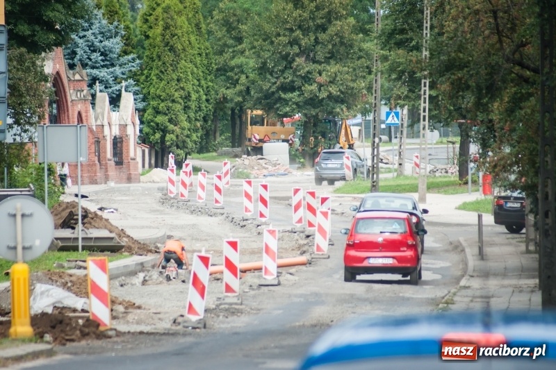 Zdjęcie w galerii na portalu naszraciborz.pl: Kiedy zakończy się przebudowa ulic Armii Krajowej - Rudzkiej? wiadomości z regionu