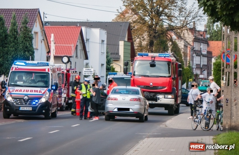 Zdjęcie w galerii na portalu naszraciborz.pl: Potrącenie dziecka na ulicy Mariańskiej wiadomości z regionu