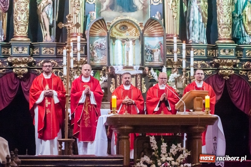 Zdjęcie w galerii na portalu naszraciborz.pl: Parafia miejska powitała dziś nowego proboszcza, raciborzanina rodem ze Starej Wsi wiadomości z regionu