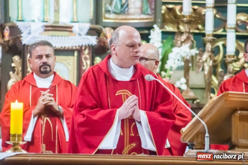 Zdjęcie w galerii na portalu naszraciborz.pl: Parafia miejska powitała dziś nowego proboszcza, raciborzanina rodem ze Starej Wsi wiadomości z regionu