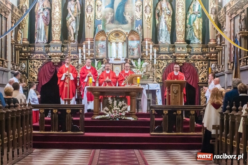 Zdjęcie w galerii na portalu naszraciborz.pl: Parafia miejska powitała dziś nowego proboszcza, raciborzanina rodem ze Starej Wsi wiadomości z regionu