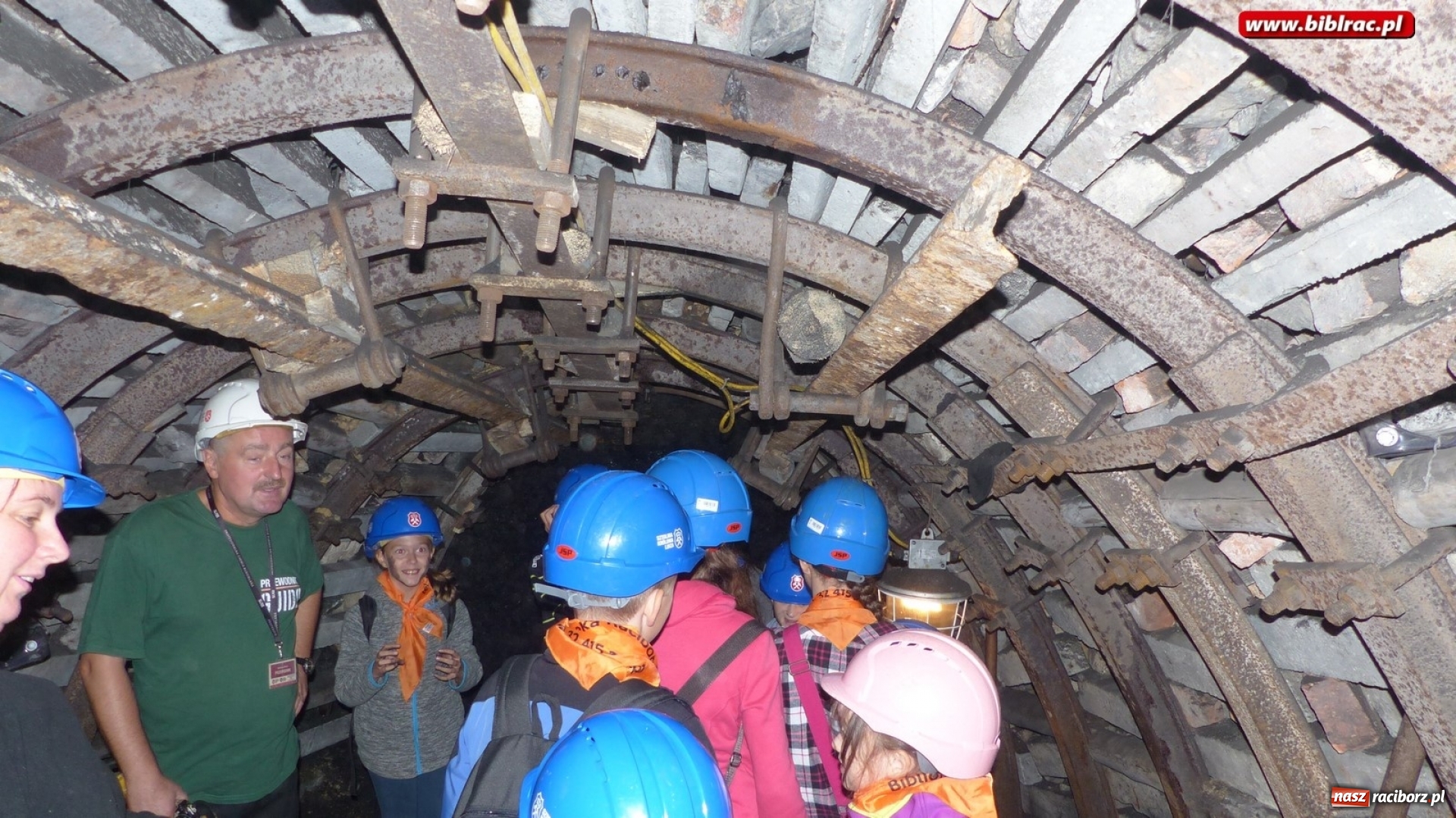 Zdjęcie w galerii na portalu naszraciborz.pl: Podziemne wędrówki w Zabrzu - uczestnicy Lata z biblioteką zwiedzili kopalnię Królowa Luiza wiadomości z regionu